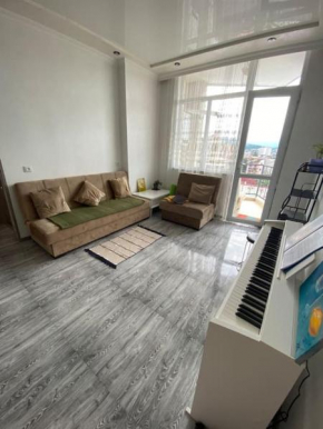 Mountain view apt with the Piano near the sea